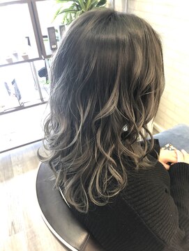 タロ(talo) レイヤーカット×グラデーションカラー