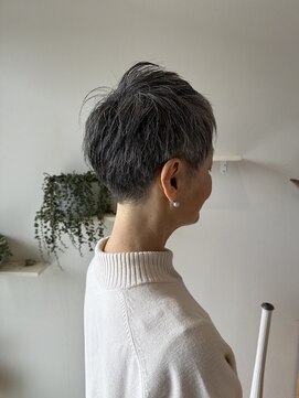フラッシュ 春日井店 グレイヘアベリーショート