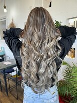 ソンリエ(SONRiE)&nbsp;外国人風ブロンドバレイヤージュ