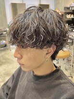 マッシュセンターパート波巻きツイストスパイラルパーマ黒髪