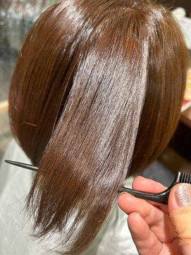 ユーアンボワーズ(U-AMBOISE) シンプルなコンパクトボブ【寝屋川/髪質改善/白髪ぼかし】