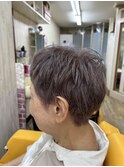 耳出しショートで上品カジュアルに