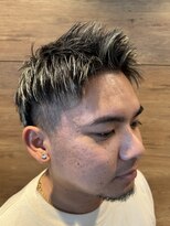 レオン 読谷店(LEON) 短め刈り上げツーブロック&ホワイトメッシュ