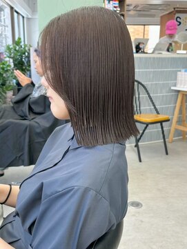 ヒビヲ(HIBIO) タッセルボブ切りっぱなしボブ外ハネボブベージュダブルカラー