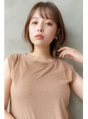 ハイライトベージュインナーカラー×前下がりミディアムボブ