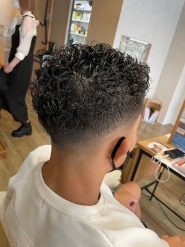 アライアオーロ(Alaiaolo) ワイルドアップバング スキンフェード