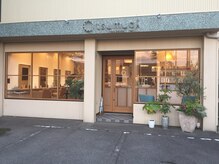 ツムギ(tsumugi HAIR DESIGN)の雰囲気（外観は入りやすい柔らかな雰囲気です♪）