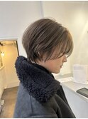 ショートボブ×白髪ボカシハイライト