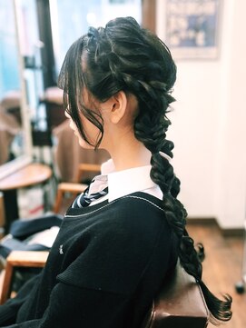 ワンイレブン 新橋銀座口(ONE_ELEVEN) ネオゆるふわツインテール　大人気