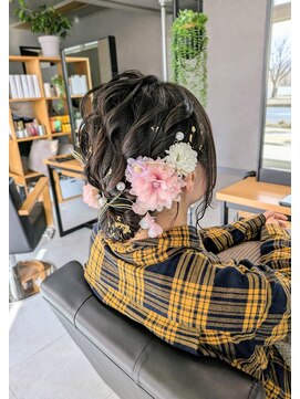 テラスプラス(テラス+) 和装お呼ばれヘアセット　ふんわりカールシニヨン