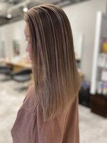 アヴァンス 京橋店(AVANCE)&nbsp;ストレートヘアも映える！筋感シャドウルーツバレイヤージュ