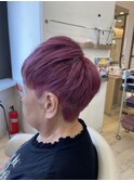 白髪ぼかしハイトーン　ローズピンク　刈り上げショート