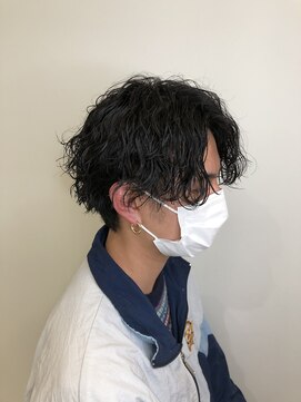 センターパート×波巻きパーマ