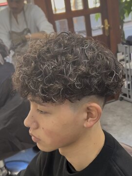 アミーゴ(AMIGO) スペインカール×ブラウンカラー×ホワイトメッシュ