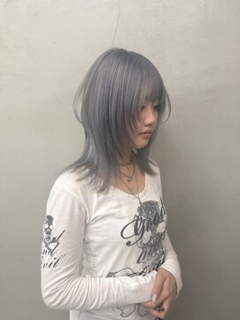 グロウ 渋谷(grow) 動きのあるミディアムレイヤー × 淡いミントブルー