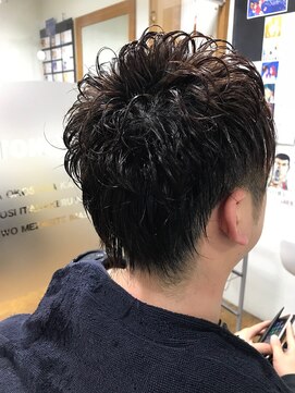 カットサロン HnT ツーブロTOPくせ毛風パーマ