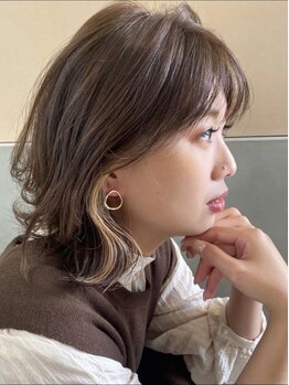 ヘアーズ ボウ トータルビューティー(hair's BEAU total beauty)の写真/肌の色に合わせたワントーン顔色が明るくなるトーンアップカラー。ポイントカラーでさりげないこなれ感♪