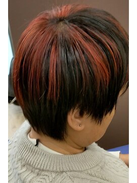 ブルブンガ(Berbunga) 【赤メッシュ×黒】メッシュカラーマッシュハイトーンカラー