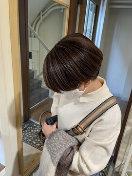 ワンバイワンクラッカ(one by one CLACCA) 極細ハイライト×マッシュショート