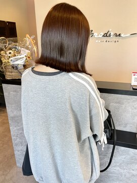 メデル(mederu) 透明感カラー艶感カラー透け感カラー切りっぱなし外ハネボブヘア