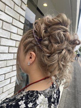 ラビスモア(Lovis moa) 縮毛矯正/くびれヘア/ハイライトカラー/アプリコットオレンジ