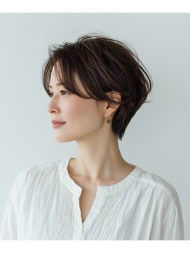 ディテール(de tail) 耳かけで品よく魅せるハンサムショートスタイル