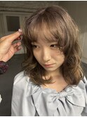 透明感のある明るすぎないグレージュ