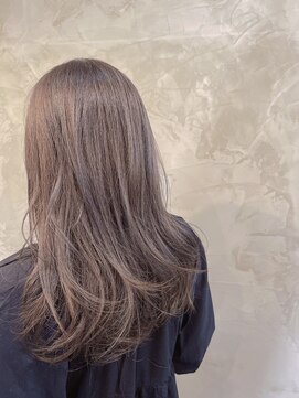 クレエ ヘアー デザイン(creer hair design) チャコールグレー赤み消しカラー×小顔レイヤーセミロング