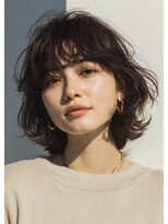 バイエイト(X８)&nbsp;風になびくパーマセミディ