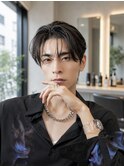 毛流れヘア金髪ナチュラルセンターパートツーブロック