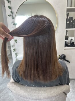 リオラ(Liora)の写真/朝のスタイリングが劇的に変わる♪クセ毛も扱いやすく、ちゃんとおしゃれに！今どきストレートが◎