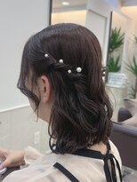 オフ(off)&nbsp;ボブでも可愛い♪ツインねじりハーフアップ