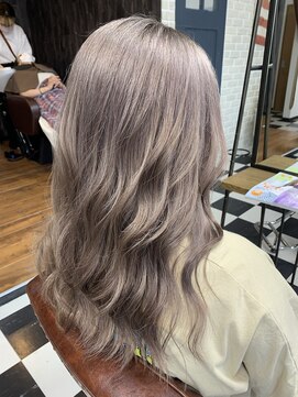 ヘアーデザインサロン スワッグ(Hair design salon SWAG) pail silver beige
