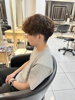 アイズ 海老名(AIZU) 波巻きスパイラルパーマ×刈り上げマッシュ メンズパーマ 眉毛