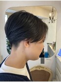 襟足すっきり刈り上げショート立ち上げ前髪センターパート