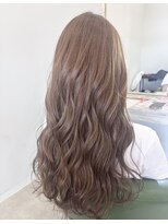 クオン(Kuon)&nbsp;【ブリーチなし】ミルクティーカラーの韓国風くびれロング