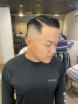 グッドプレイスアンドシング(Good Place&thing) メンズカットフェードスキンフェードハードパート七三分け