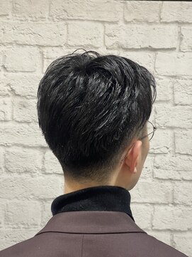 グレイスフル バーバープラチナム 六本木店(Graceful Barber platinum) センターパートツーブロックショートスタイル