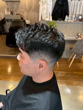 トニコ(toniko) ベリーショート×アイロンパーマ×スキンフェード×濡れパン