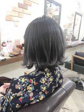 シュパーブ(SUPERBE) ダークグレー☆シルバーハイライト☆外はねボブ