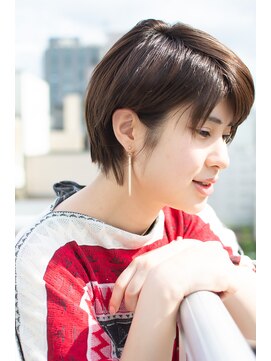 ノイン(noine) 大ぶりのスクエアプレートが個性的なイヤリング。