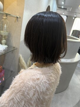 カラークチュール(Color Couture) 黒髪/ホブ/切りっぱなし/ネイビー/小顔カット/ボルドー/韓国