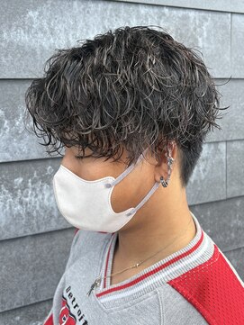 ヒュイル バイ ニアウ(Hwyl by Niau) メンズマッシュパーマ波巻きスパイラルパーマニュアンスパーマ