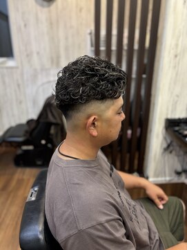 ライズヘアー(RISE HAIR) スキンフェード＋ハイライト＋パーマ