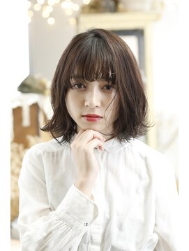 キミ(kimi) 【kimi自由が丘】グレージュ斜めバングモードレトロウェーブ