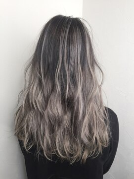 モーション 新宿(motion) グレーバレイヤージュ