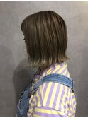 20代30代大人可愛いアッシュベージュくびれボブ耳掛け透明感