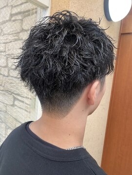 ヒラトヤ 肴町店 メンズショートシースルーマッシュ黒髪パーマ刈り上げフェード