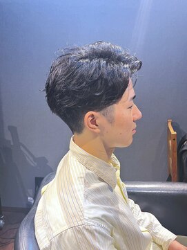 ビーダンディー(Bee dandy) ビジネスツーブロック デザインパーマ かき上げアップバング