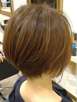 コスタヘアー 多賀城店(costa hair)の写真/【多賀城市】白髪は隠すのではなく濃淡を活かしたオシャレなスタイルに！伸びた生え際も気になりにくい♪